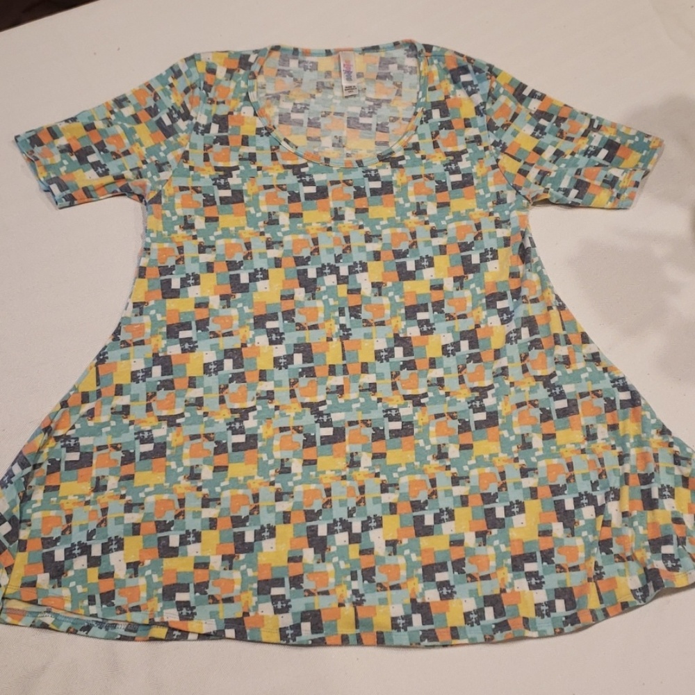 4/$25 LuLaRoe Shirt